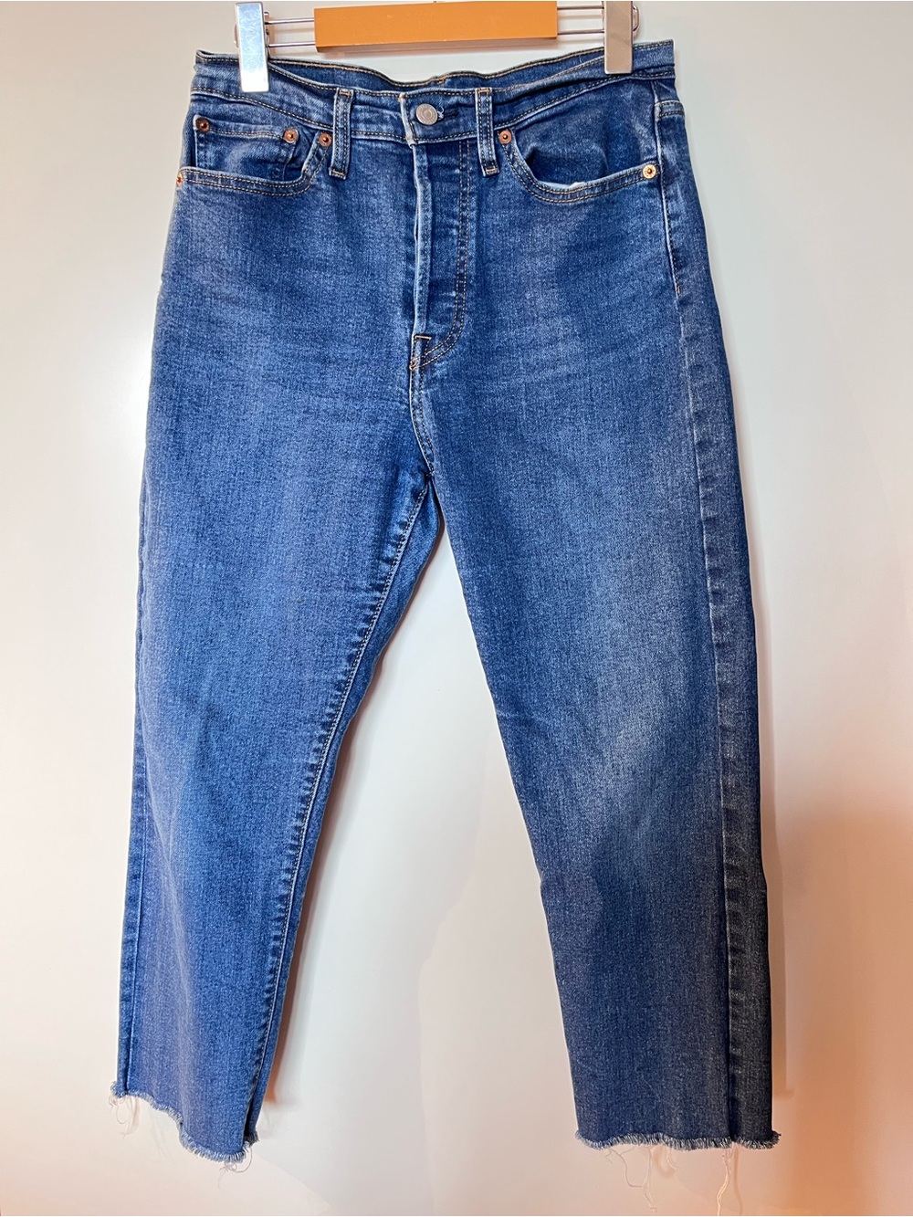 Levi’s Wedgie Straight High Rise Ankle/Cropped Jeans | Medium Wash | Raw Hem |